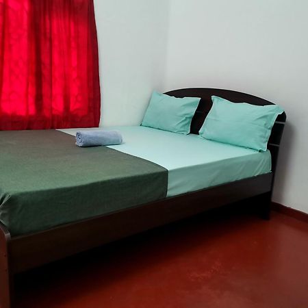 Nallur Holidays Inn Джафна Стая снимка