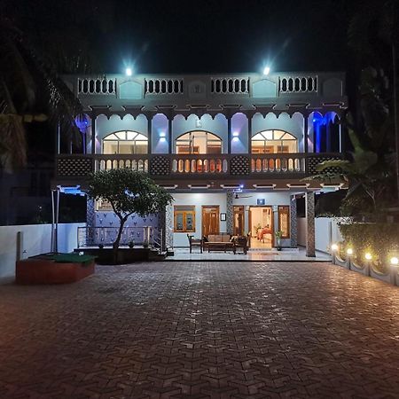Nallur Holidays Inn Джафна Екстериор снимка