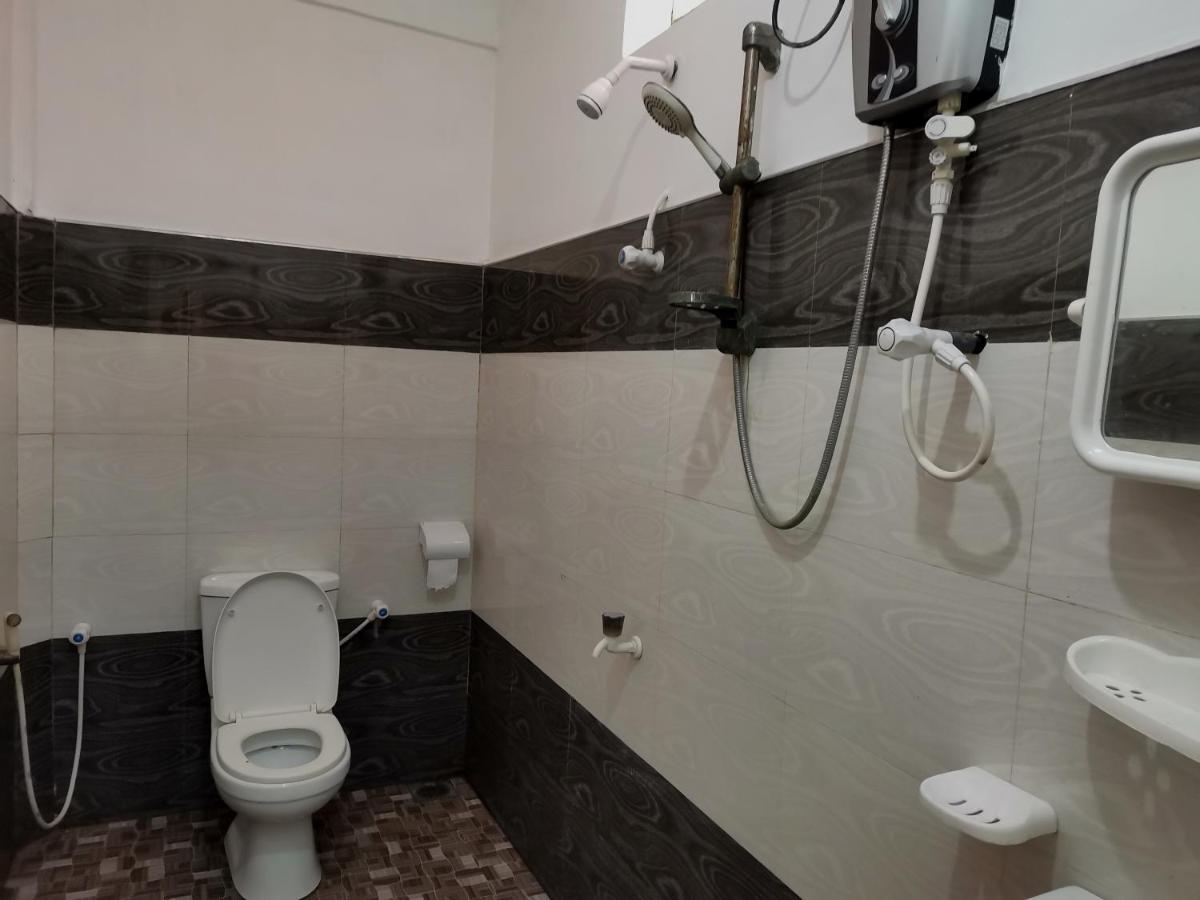 Nallur Holidays Inn Джафна Екстериор снимка