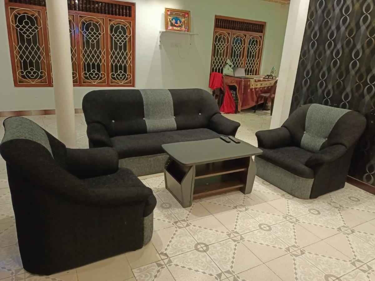 Nallur Holidays Inn Джафна Екстериор снимка