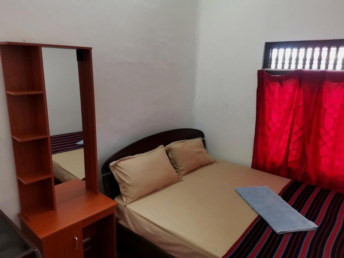 Nallur Holidays Inn Джафна Екстериор снимка