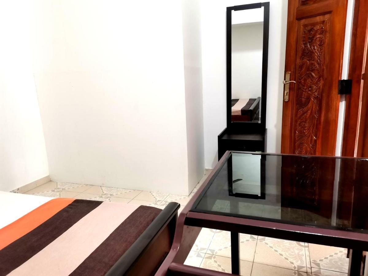 Nallur Holidays Inn Джафна Екстериор снимка