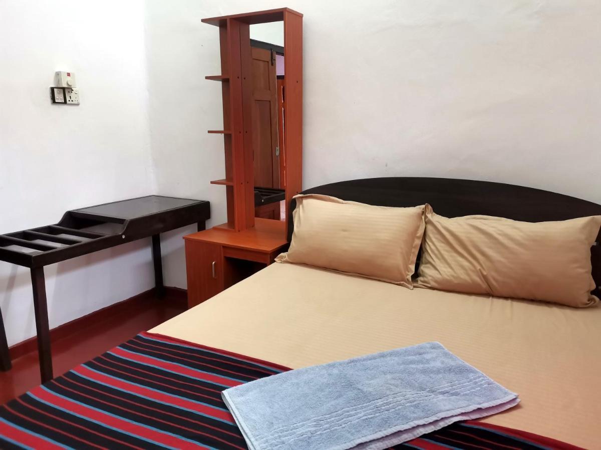 Nallur Holidays Inn Джафна Екстериор снимка