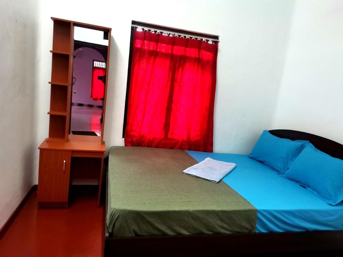 Nallur Holidays Inn Джафна Екстериор снимка
