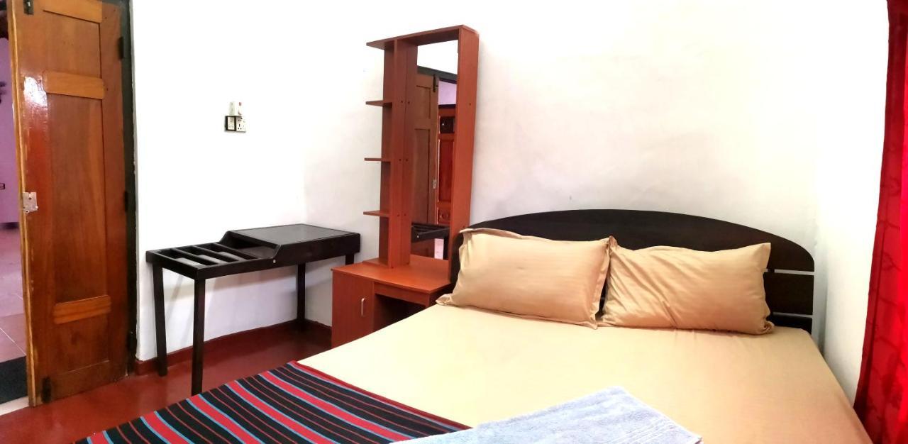 Nallur Holidays Inn Джафна Екстериор снимка