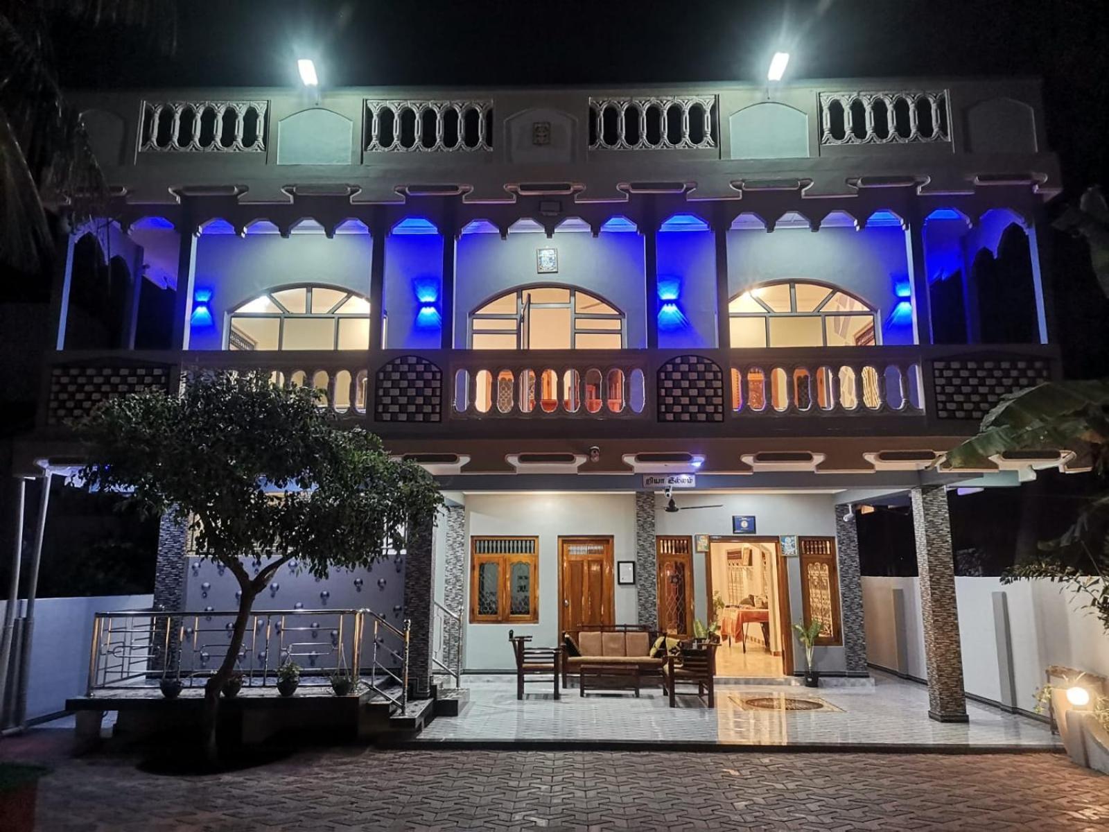 Nallur Holidays Inn Джафна Екстериор снимка