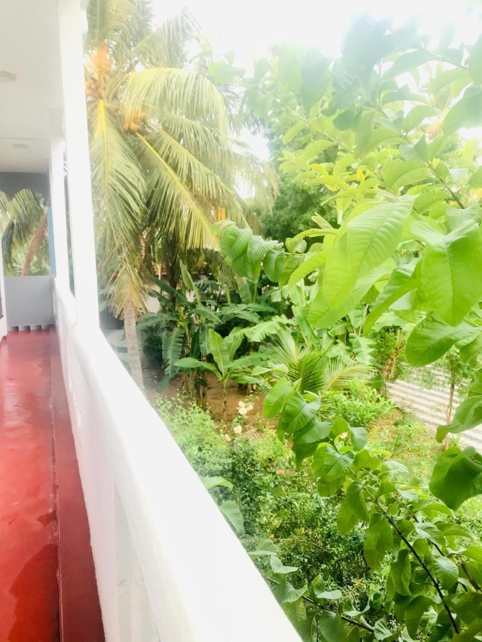 Nallur Holidays Inn Джафна Екстериор снимка