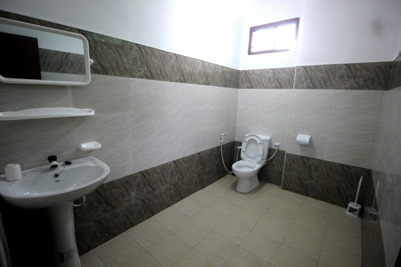 Nallur Holidays Inn Джафна Екстериор снимка